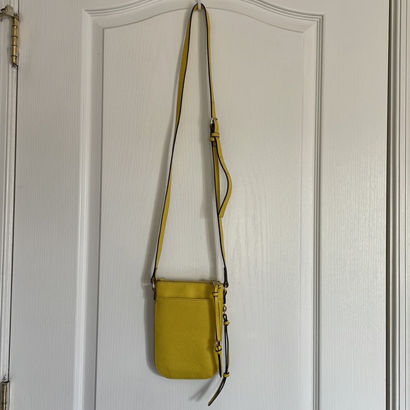 Vince Camuto Slim phone case Crossbody in lemon yellow - Picture 2 of 16
